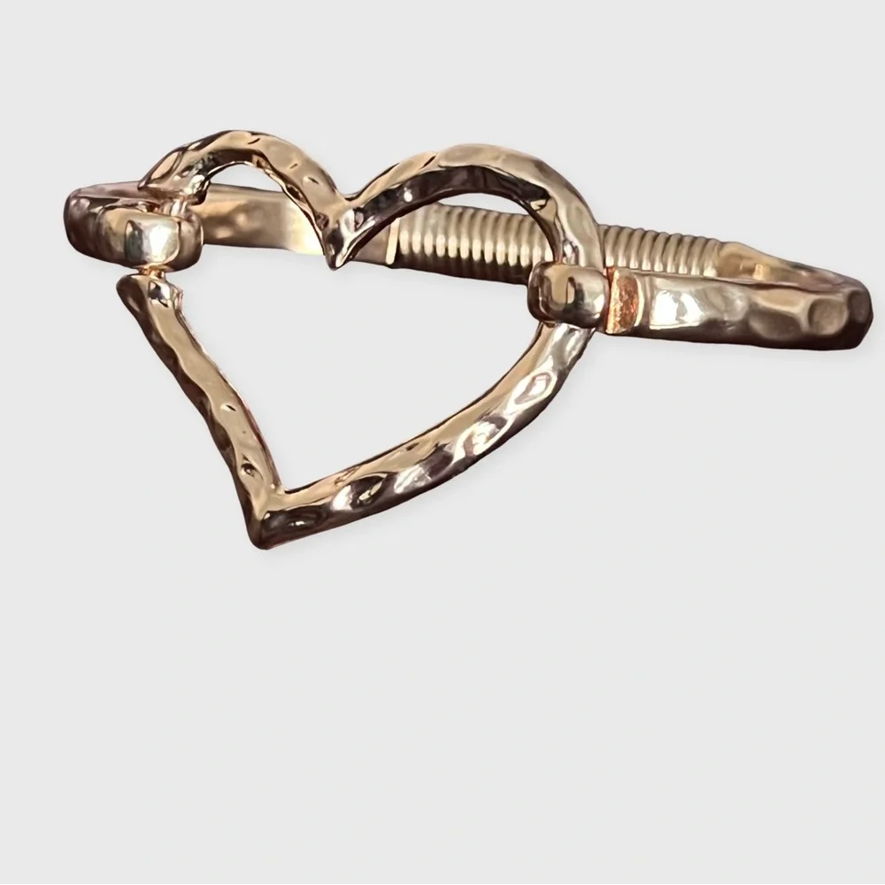 Gold Heart-Shaped Women's Bracelet - Picture 7 of 7